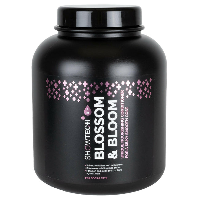 Show Tech+ Blossom & Bloom Conditioner - revitalizing conditioner for dogs and cats, moisturizing - protective, concentrate 1:20 - 4.5L.