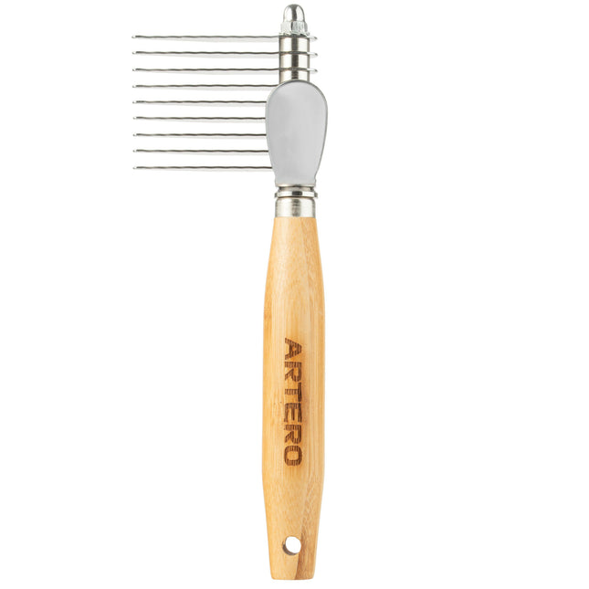 Artero Nature Large Blade Matter - large side slicker brush with blades and thumb grip.