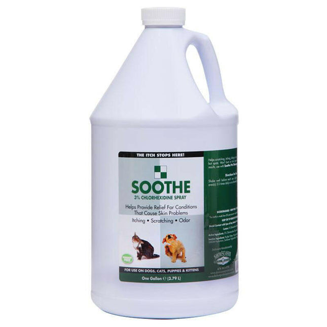 Show Season Soothe Spray - soothing spray with chlorhexidine that provides relief for dry and irritated skin in dogs and cats.