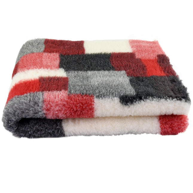 Blovi DryBed VetBed A+ - non-slip pet bed, red/gray checkered (patchwork).