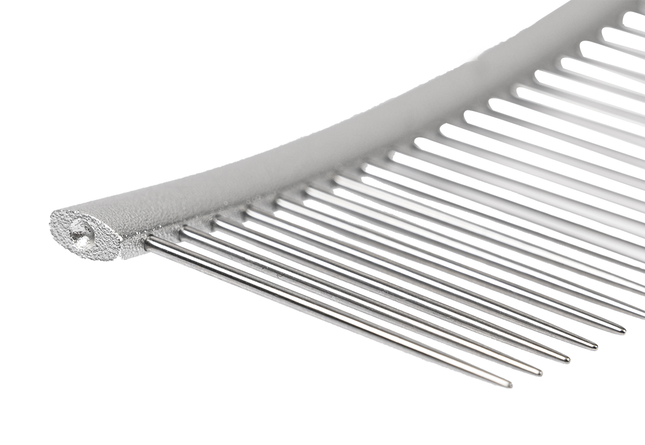Show Tech Featherlight Curved Comb - very lightweight, curved comb, perfect for finishing the coat.